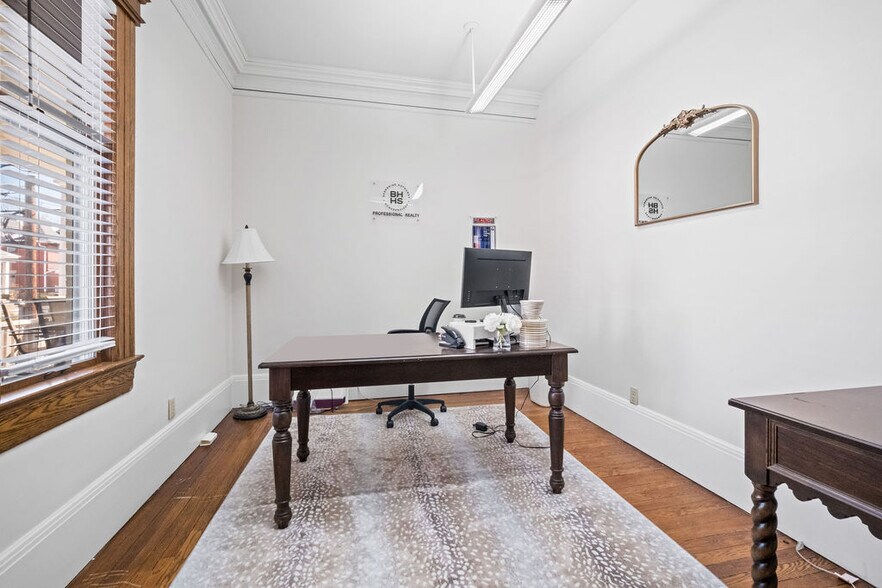 More Photos Of 1337 Virginia St, Charleston Office For Sale