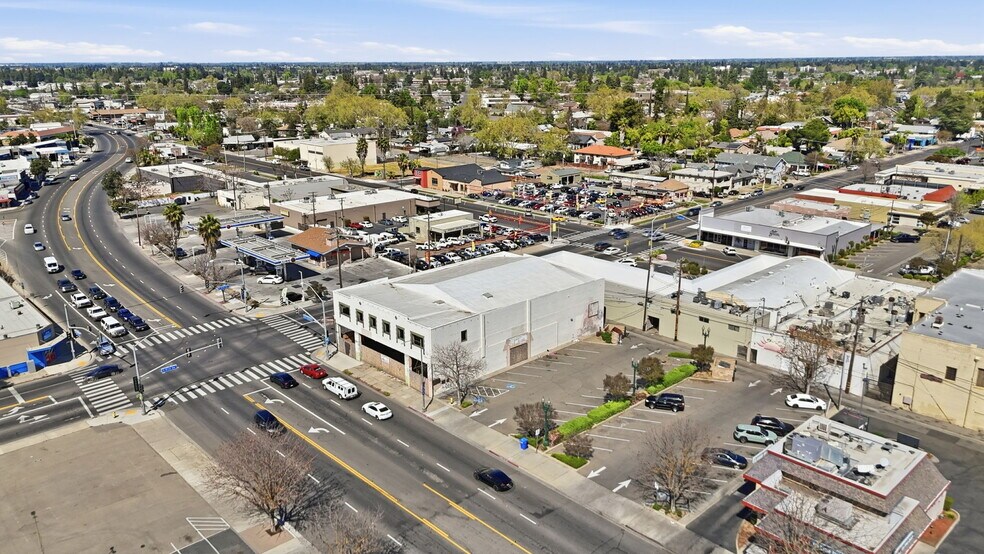 More Photos Of 208 E Olive Ave, Turlock Storefront Retail Office For Sale