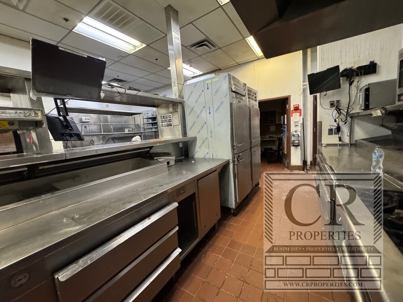 More Photos Of 23 Crystal Run Xing, Middletown Restaurant For Lease