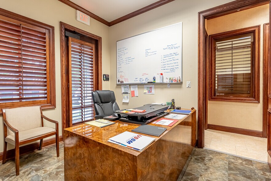 More Photos Of 6620 Bryant Irvin Rd, Fort Worth Medical For Lease