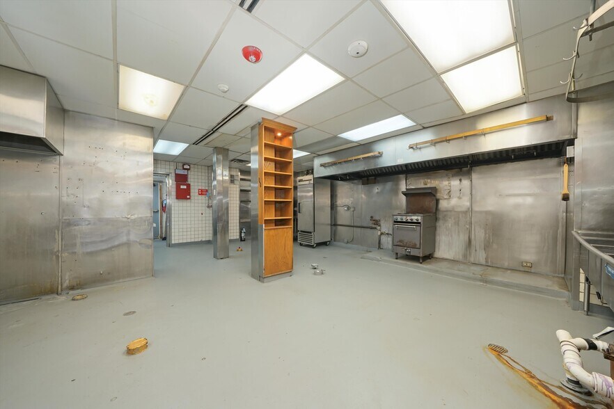 More Photos Of 417-429 Temple Ave, Highland Park General Retail For Sale