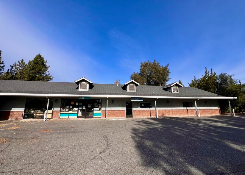 More Photos Of 1040 N State St, Ukiah Storefront Retail Office For Sale
