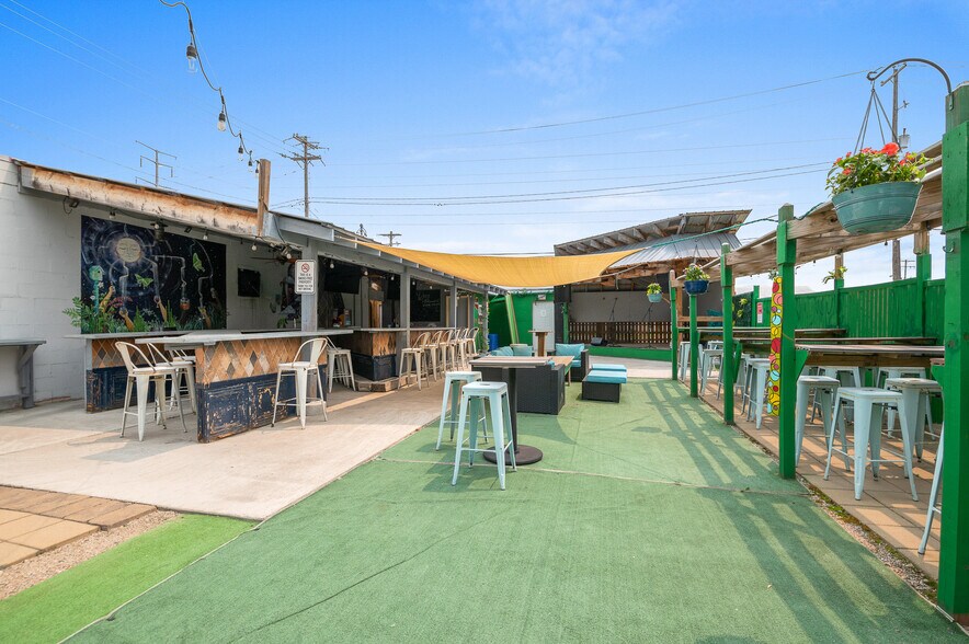 More Photos Of 201 S Broadway, Green Bay Restaurant For Sale