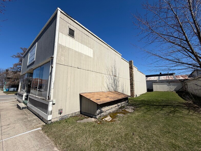 More Photos Of 87 Division St, Manistee Freestanding For Sale