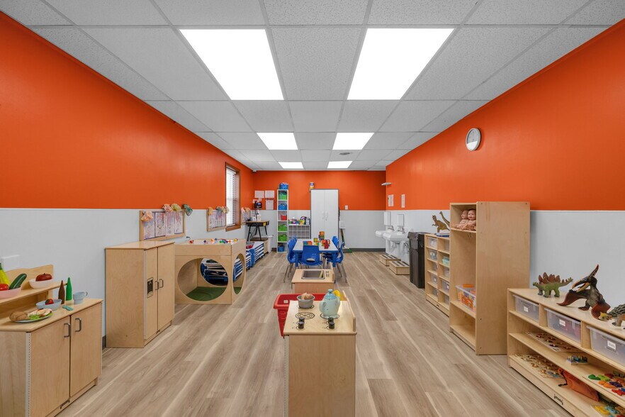 More Photos Of 10455-10499 N College Ave, Carmel Office For Sale