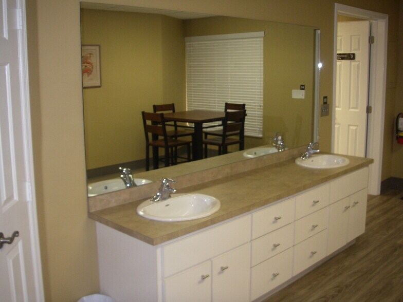 More Photos Of 101-113 NE 19th Dr, Okeechobee Medical For Lease