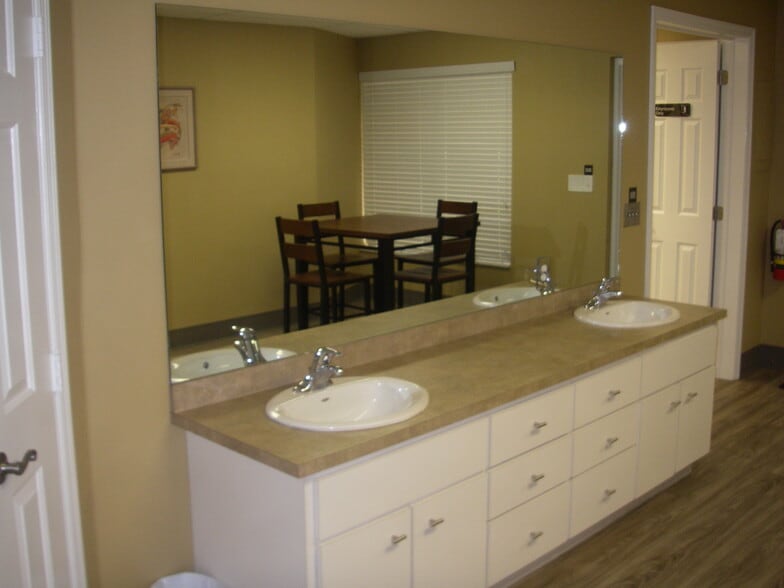 More Photos Of 101-113 NE 19th Dr, Okeechobee Medical For Sale