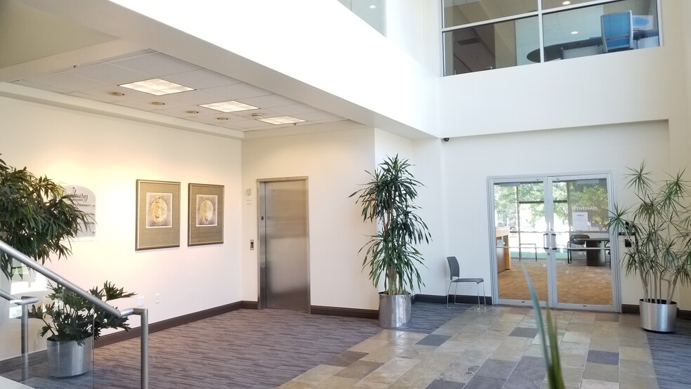 More Photos Of 8911 S Sandy Pky, Sandy Unknown For Lease