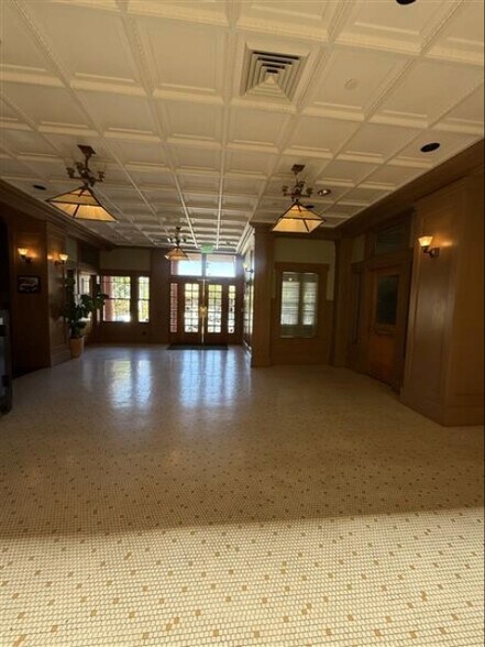 More Photos Of 853 Lincoln Way, Auburn Freestanding For Lease