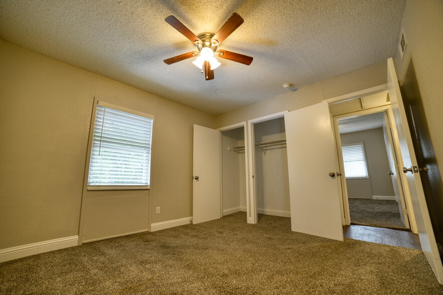 More Photos Of 826 S Travis St, Sherman Apartments For Sale