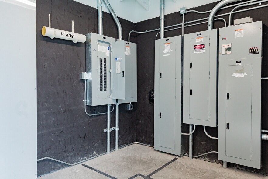 More Photos Of 403 Water St, Augusta Drugstore For Lease