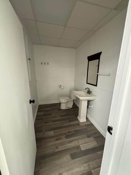 More Photos Of 9474 US-175, Kemp Flex For Lease