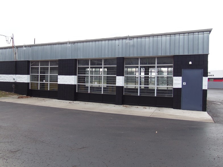 More Photos Of 45402 Woodward Ave, Pontiac Light Manufacturing For Lease