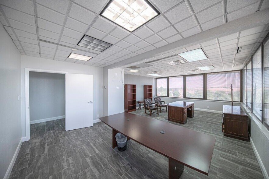 More Photos Of 125 W Missouri Ave, Midland Office For Sale