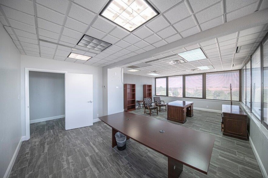 More Photos Of 125 W Missouri Ave, Midland Office For Lease