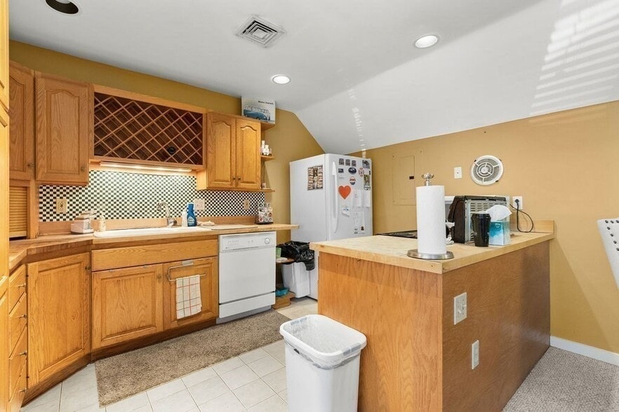 More Photos Of 258 Edgartown Vineyard Haven Rd, Edgartown Medical For Sale