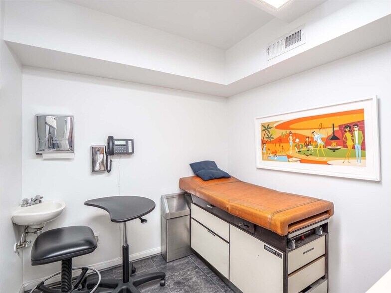 More Photos Of 251 W 19th St, New York Apartments For Sale