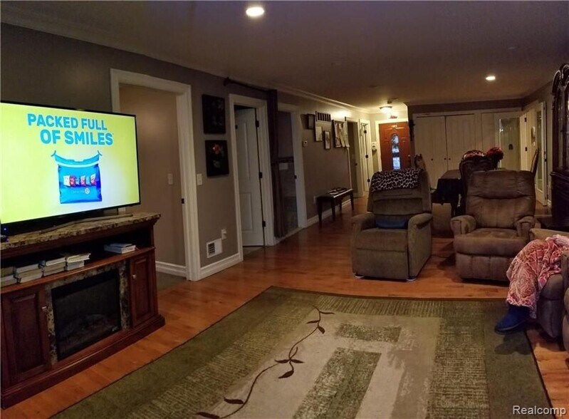 More Photos Of 23065 Canfield Ave, Farmington Hills Assisted Living For Sale