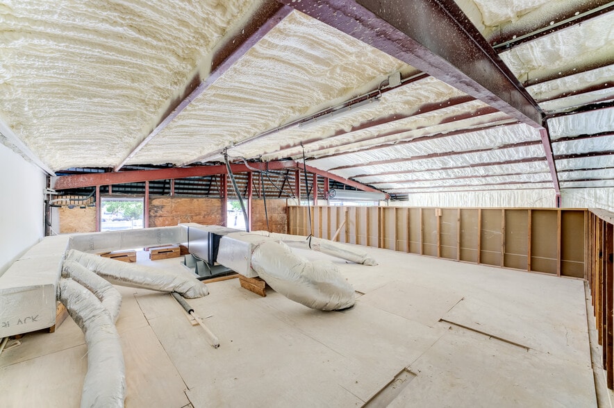 More Photos Of 10215 Papalote St, Houston Showroom For Lease