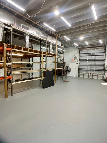 More Photos Of 676 NW 23rd St, Miami Warehouse For Lease