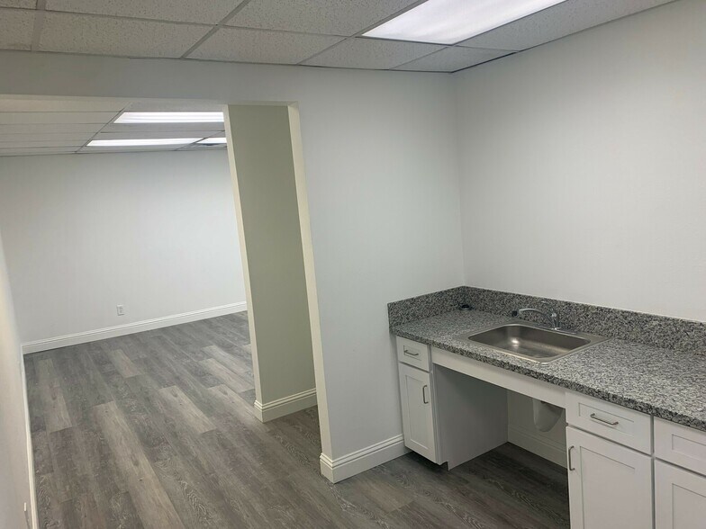 More Photos Of 441 N M St, Tulare Office For Lease