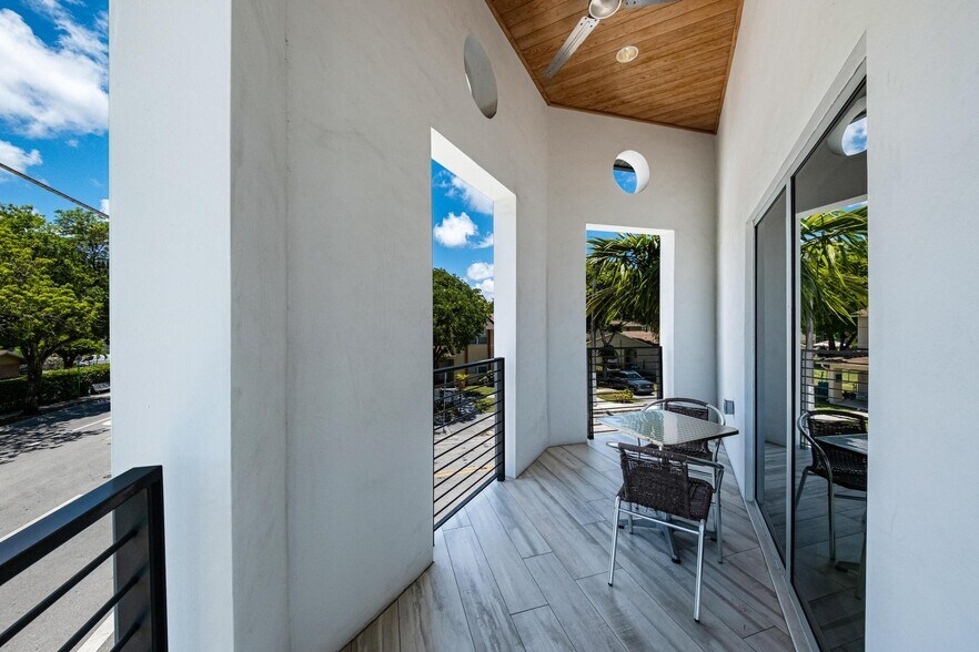 More Photos Of 3305 SW 37th Ave, Miami Office For Sale