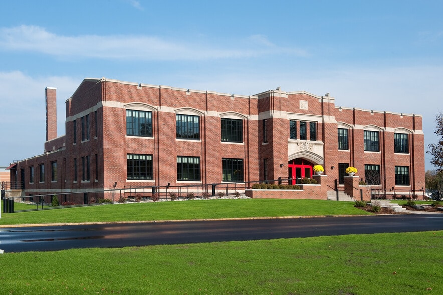 More Photos Of 330 Marshall St, Lansing Medical For Lease