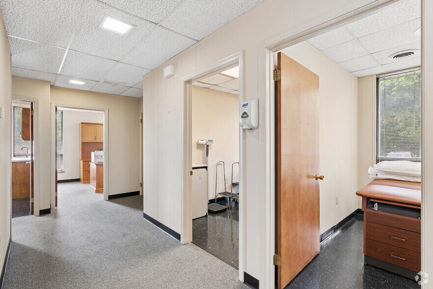 More Photos Of 1569 Medical Dr, Pottstown Office For Sale