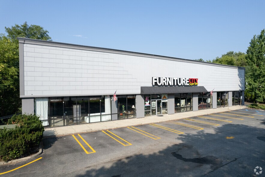 More Photos Of 557 N State Route 17 S, Paramus Freestanding For Lease