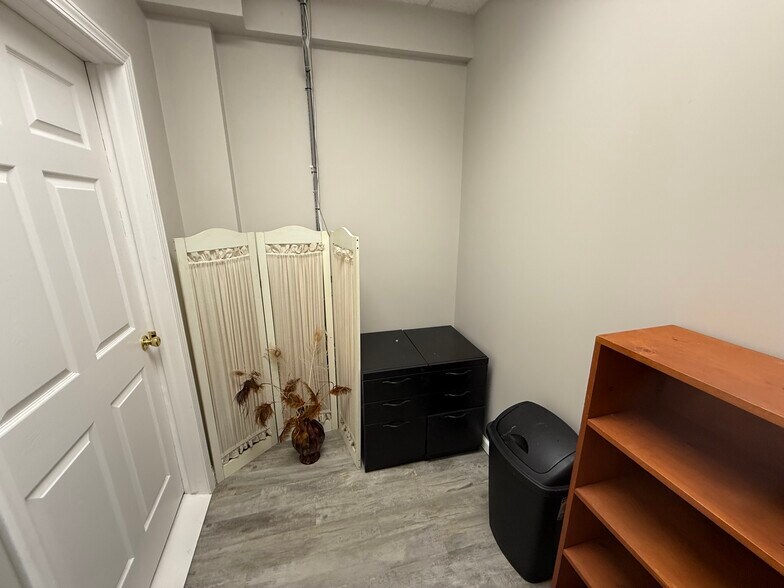 More Photos Of 216 E Grand River Rd, Laingsburg General Retail For Sale