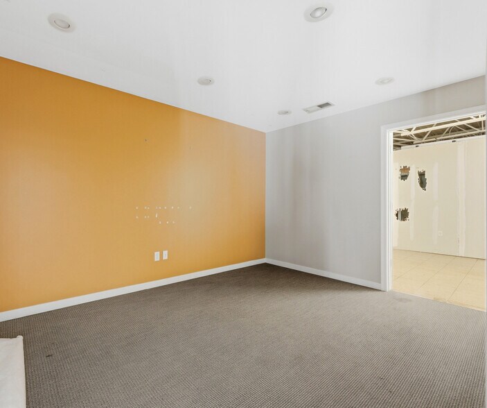 More Photos Of 180 Willey St, Morgantown Storefront For Sale