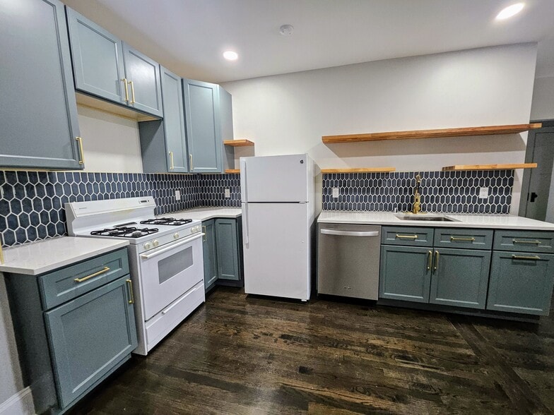 More Photos Of 1027 E Center St, Milwaukee Apartments For Sale