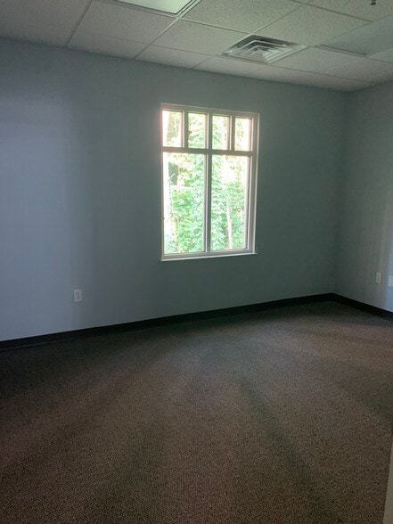 More Photos Of 203 Oakside Ln, Canton Medical For Sale