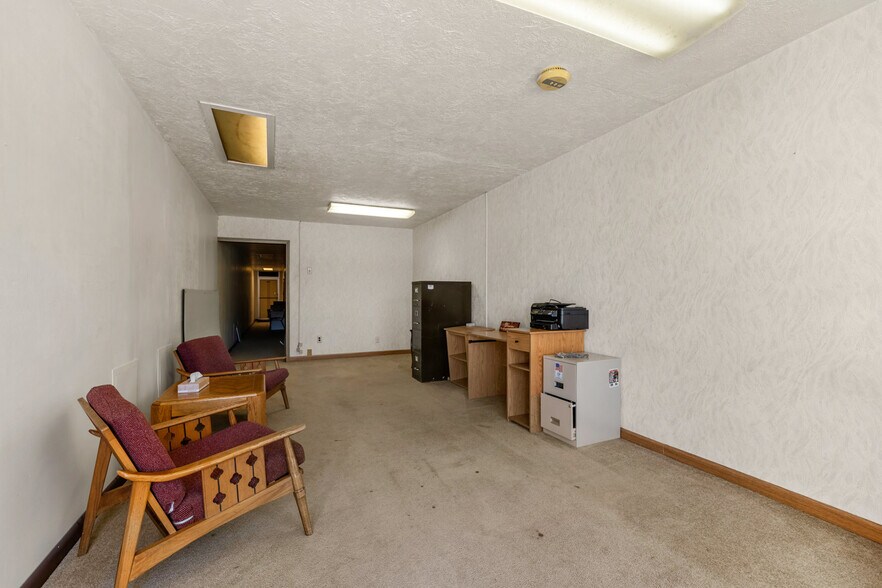 More Photos Of 416 State St, Trinidad Flex For Sale