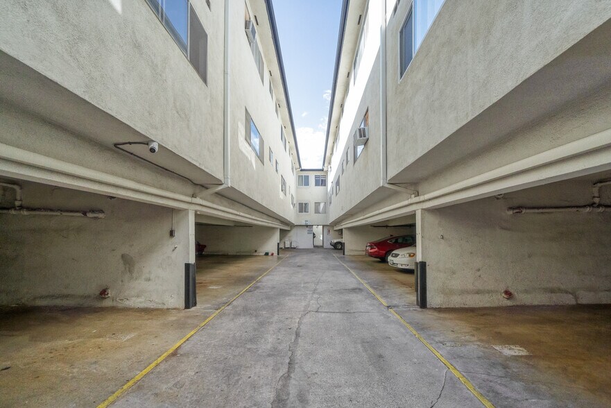 More Photos Of 127 S St Andrews Pl, Los Angeles Apartments For Sale