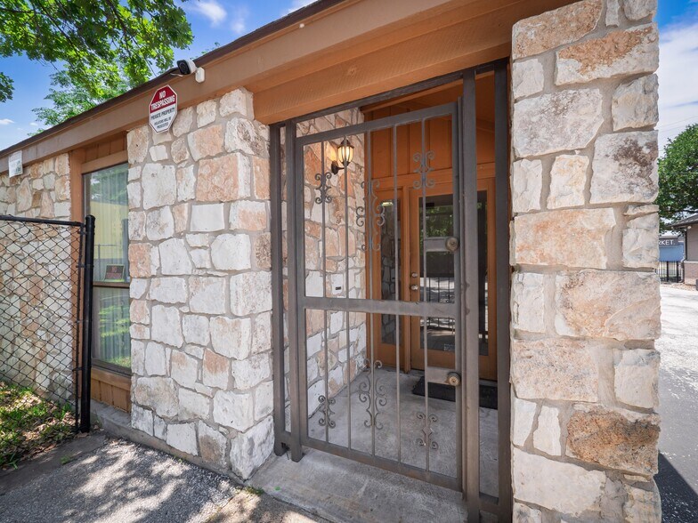 More Photos Of 4409 Menchaca Rd, Austin Medical For Sale