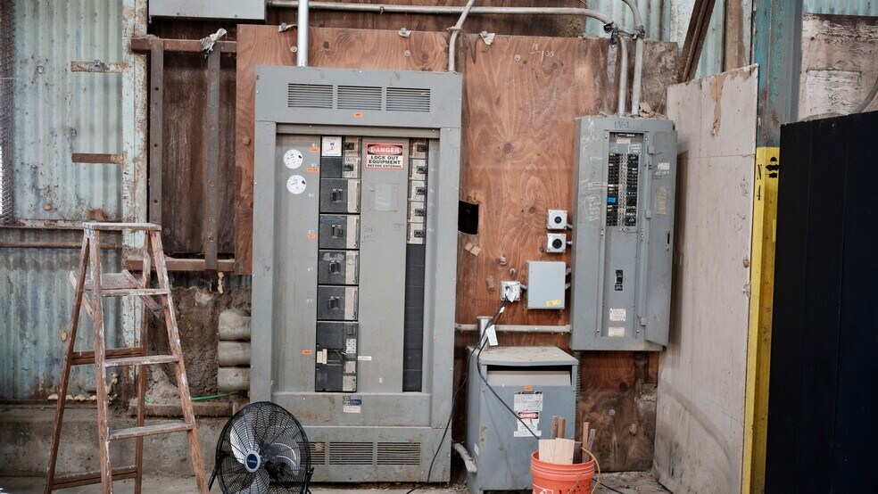 More Photos Of 3306 Charles Page Blvd, Tulsa Warehouse For Lease