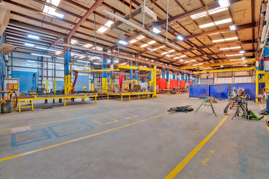 More Photos Of 500 Randall St, Rhome Manufacturing For Lease