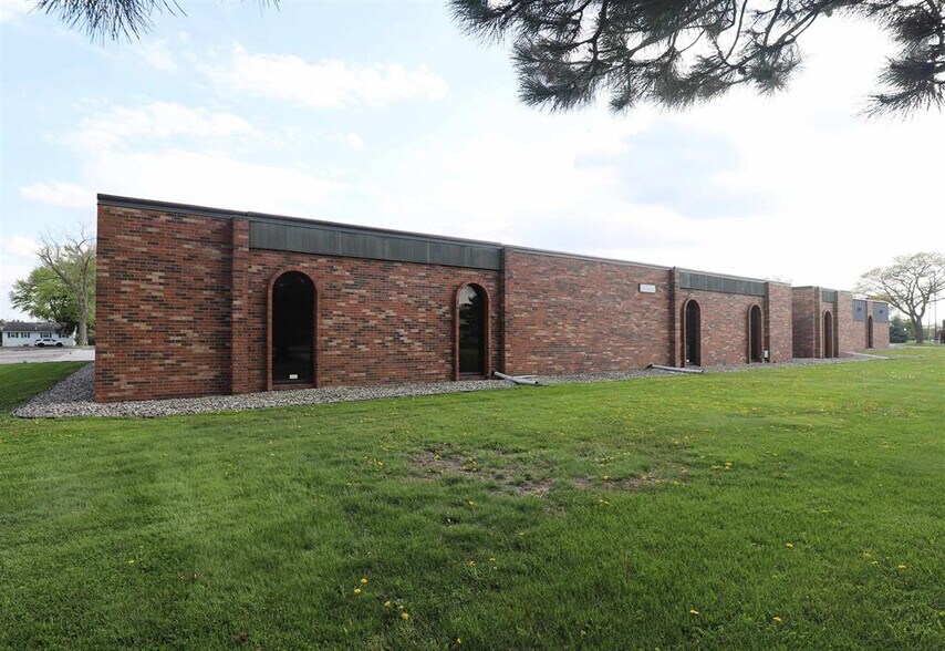 More Photos Of 5083-5085 Miller Rd, Flint Office For Sale