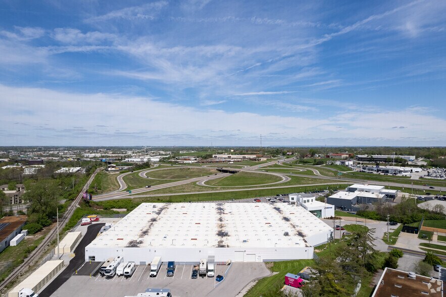More Photos Of 11100 Linpage Pl, Saint Louis Self Storage For Lease