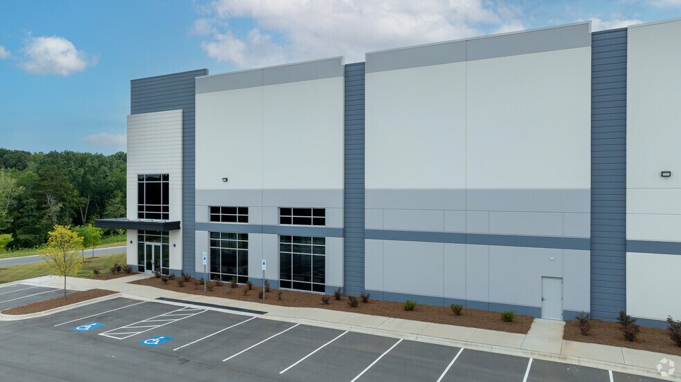 More Photos Of 142 Serviceberry Way, Mooresville Distribution For Lease