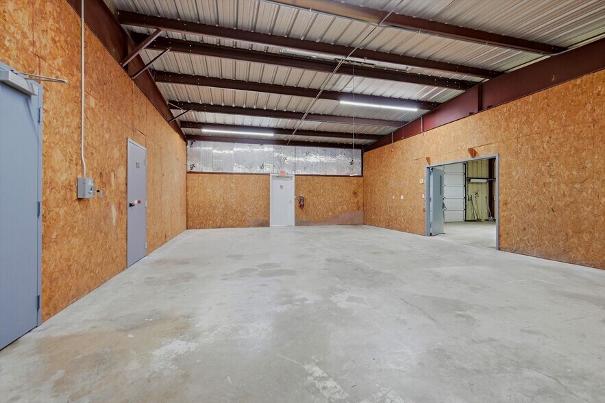 More Photos Of 224 E Cottage St, Sherman Warehouse For Sale
