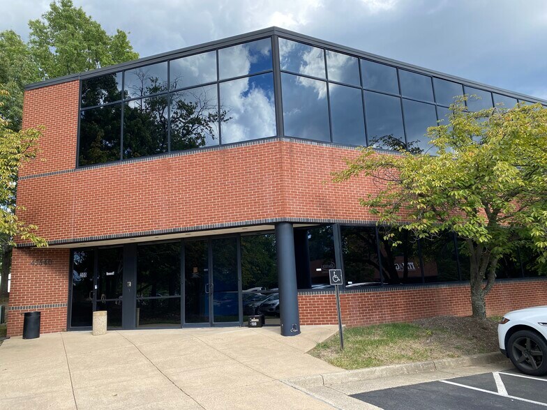 More Photos Of 45640 Willow Pond Plz, Sterling Office For Lease