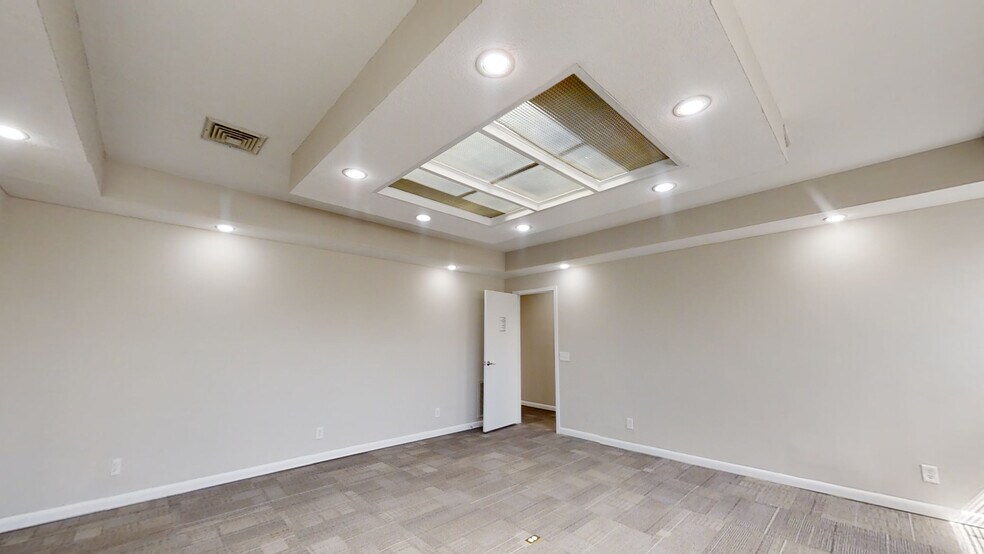 More Photos Of 2920 Edgewood Cir, Columbus Office For Lease