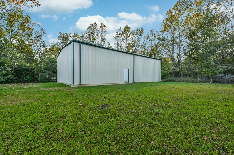 More Photos Of 1609 Lakeland Dr, Liberty Self Storage For Sale