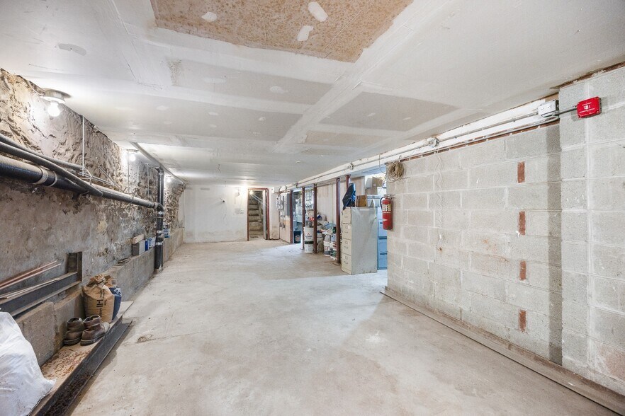 More Photos Of 389 2nd Ave, New York Storefront Retail Office For Lease