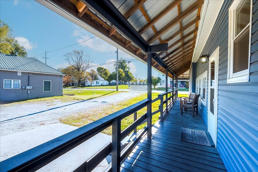 More Photos Of 221 Woodford St, Lawrenceburg Office For Sale
