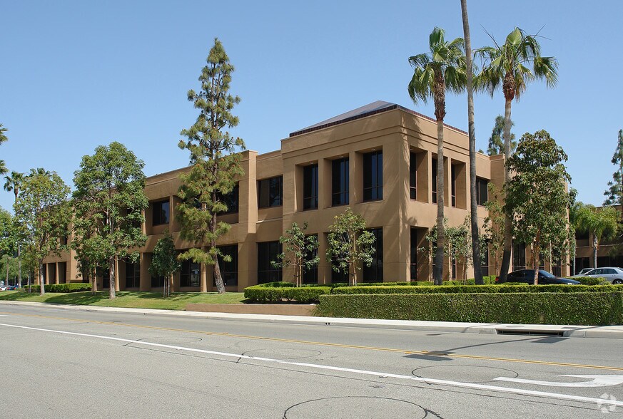 More Photos Of 2031 Orchard Ave, Newport Beach Office For Sale