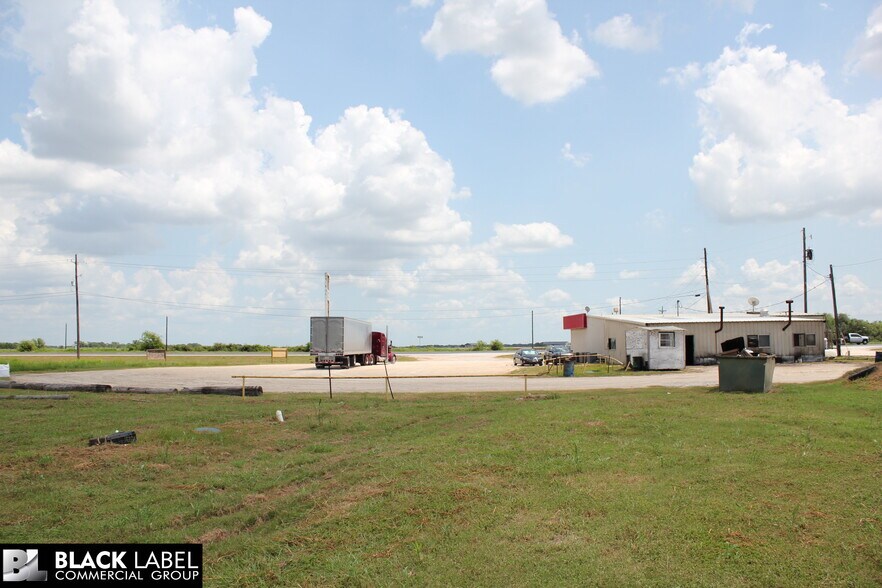 More Photos Of 33734 US-59, Louise Restaurant For Sale