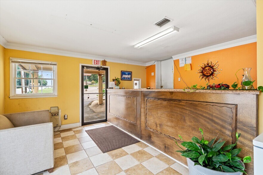 More Photos Of 32810 Highway 43, Thomasville Hotel For Sale